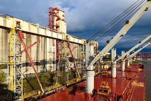 Ship preparing for agricultural export