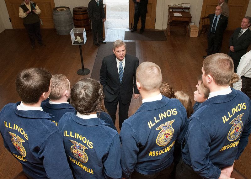 Tom Vilsack addressing group of FFA students
